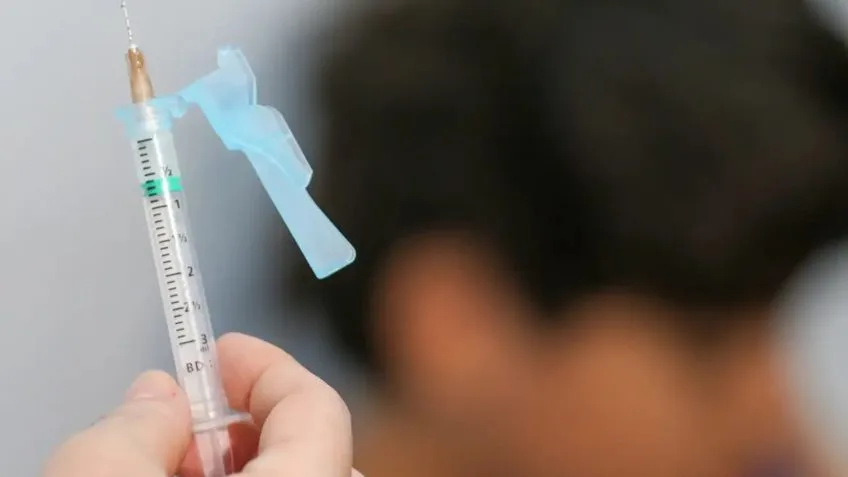 SP inicia distribuição de 519 mil doses de vacina contra covid