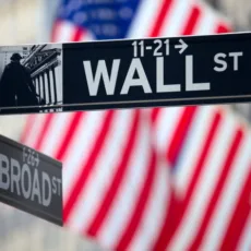 Bolsas de NY fecham em alta e três índices renovam recordes históricos