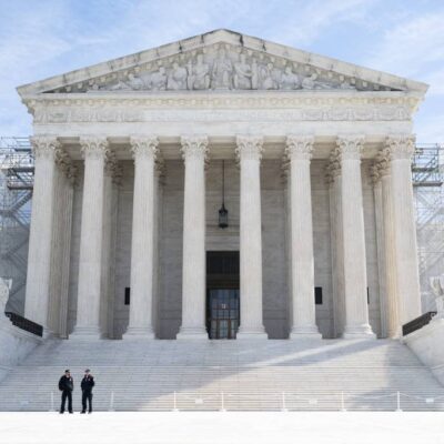 Suprema Corte dos EUA limita acusações de obstrução, beneficiando invasores do Capitólio