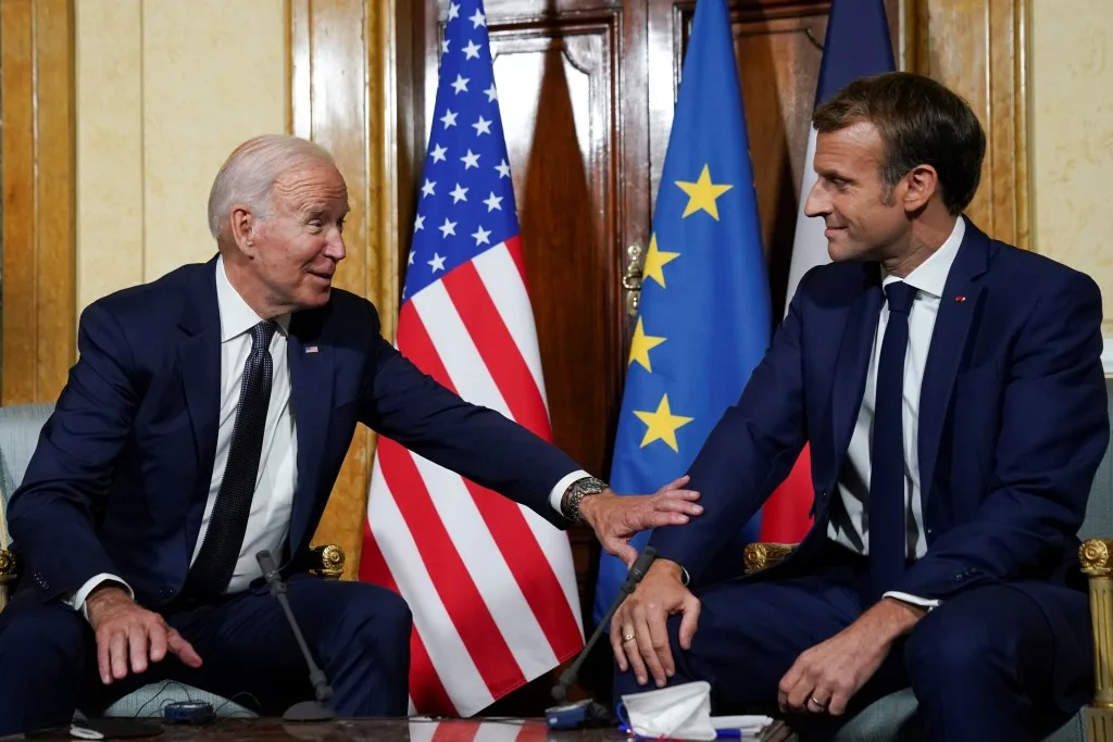 Análise: Na França, Biden visa estreitar laços em meio à crise na Ucrânia