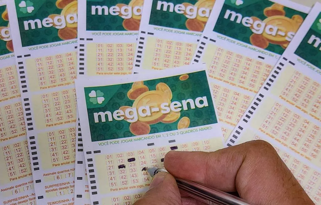 Mega-Sena acumula e prêmio estimado para terça-feira é de R$ 95 milhões