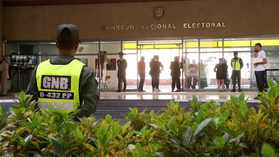 Candidatos venezuelanos assinam acordo para respeitar resultado das eleições