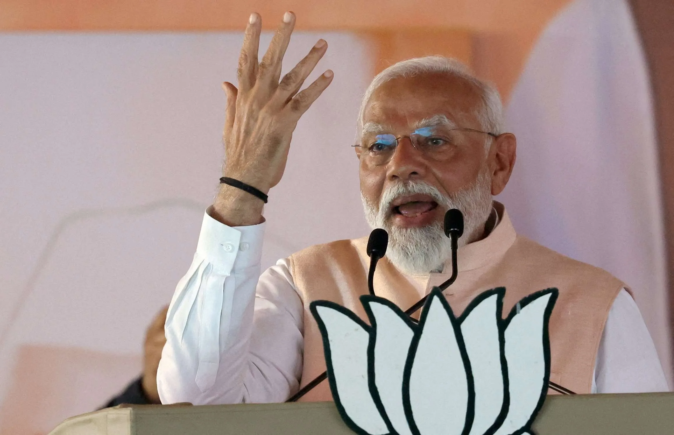 Partido de Modi lidera na Índia, mas por margem bem menor que a esperada