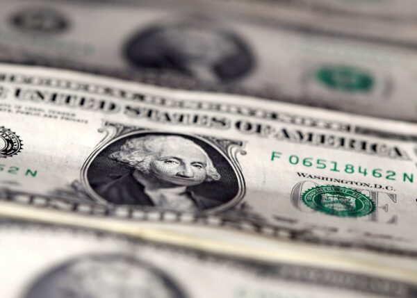 Dólar hoje opera em alta perante real com fiscal, Copom e exterior no radar