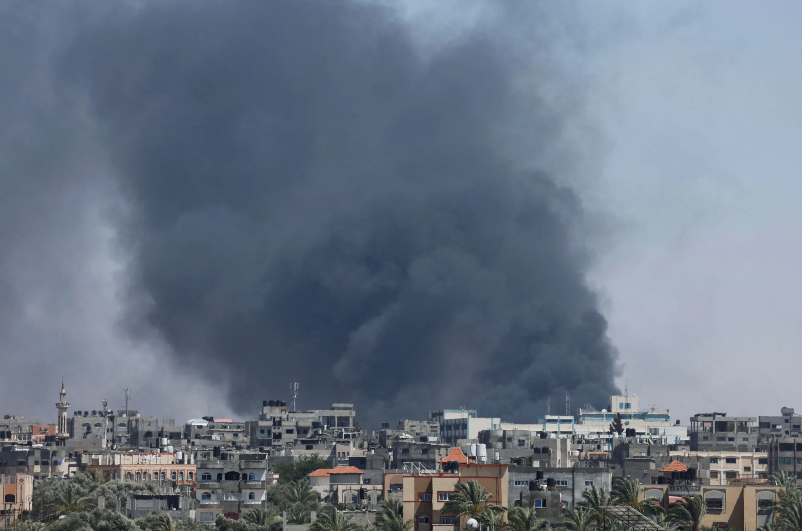 Sem previsão para um cessar-fogo, Israel ataca centro e sul de Gaza