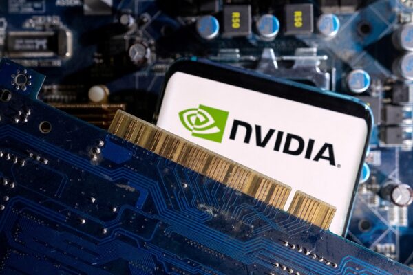 Disputa entre Nvidia e Apple respinga em um dos maiores ETFs de tecnologia do mundo