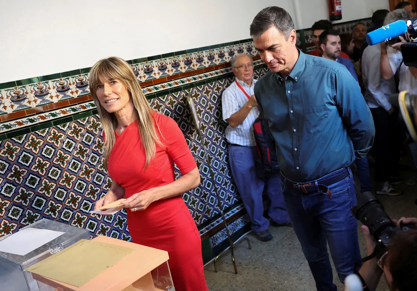 Tribunal espanhol intima esposa de primeiro-ministro por alegações de corrupção