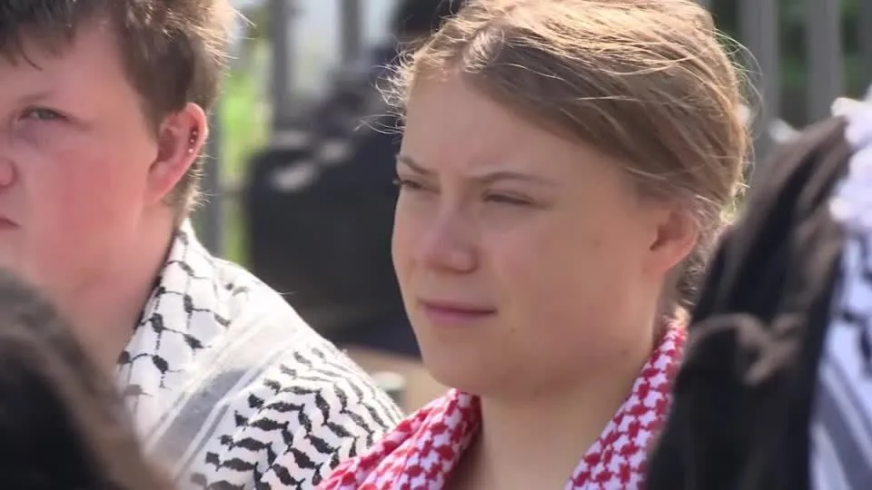 Greta Thunberg participa de protesto pró-Palestina na Alemanha