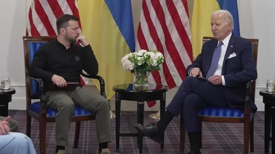 Biden anuncia R$ 1,1 bilhão em ajuda à Ucrânia e pede desculpas a Zelensky por atraso