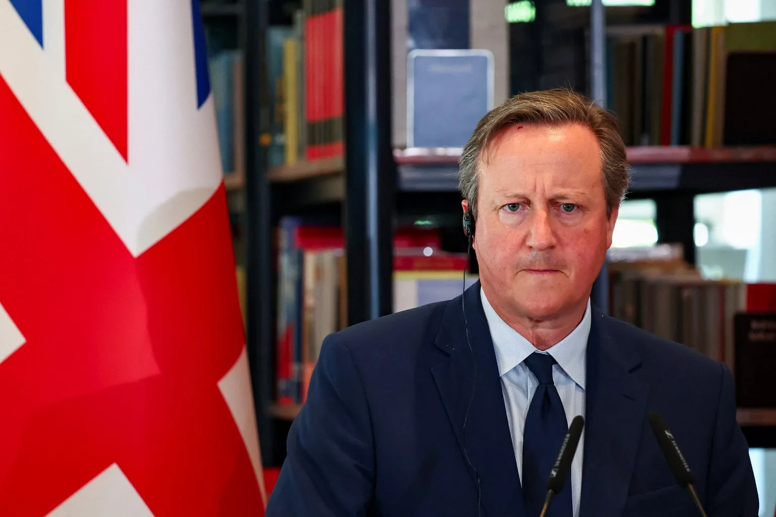 Olha o trote: secretário do Reino Unido faz chamada de vídeo com charlatão