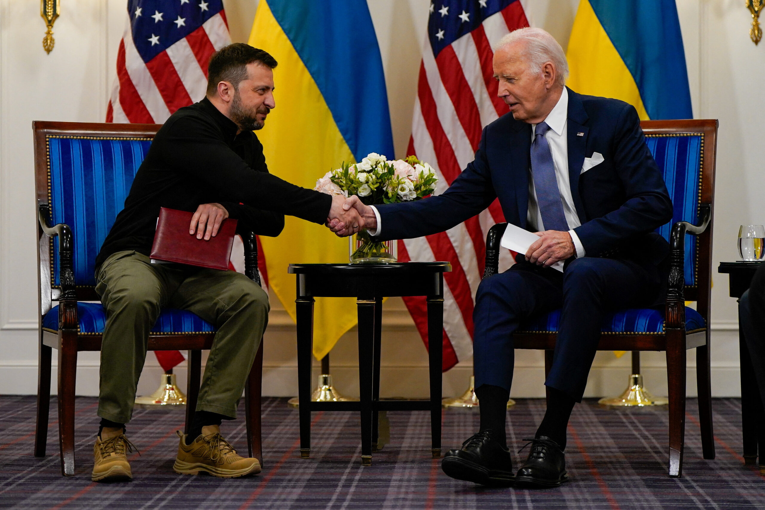 EUA e Ucrânia assinam acordo de defesa de 10 anos