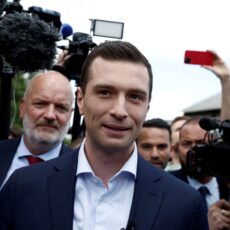 Líder da direita francesa diz precisar de maioria absoluta para governar efetivamente