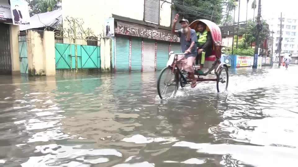 Inundações levam caos a Bangladesh; milhões seguem ilhados