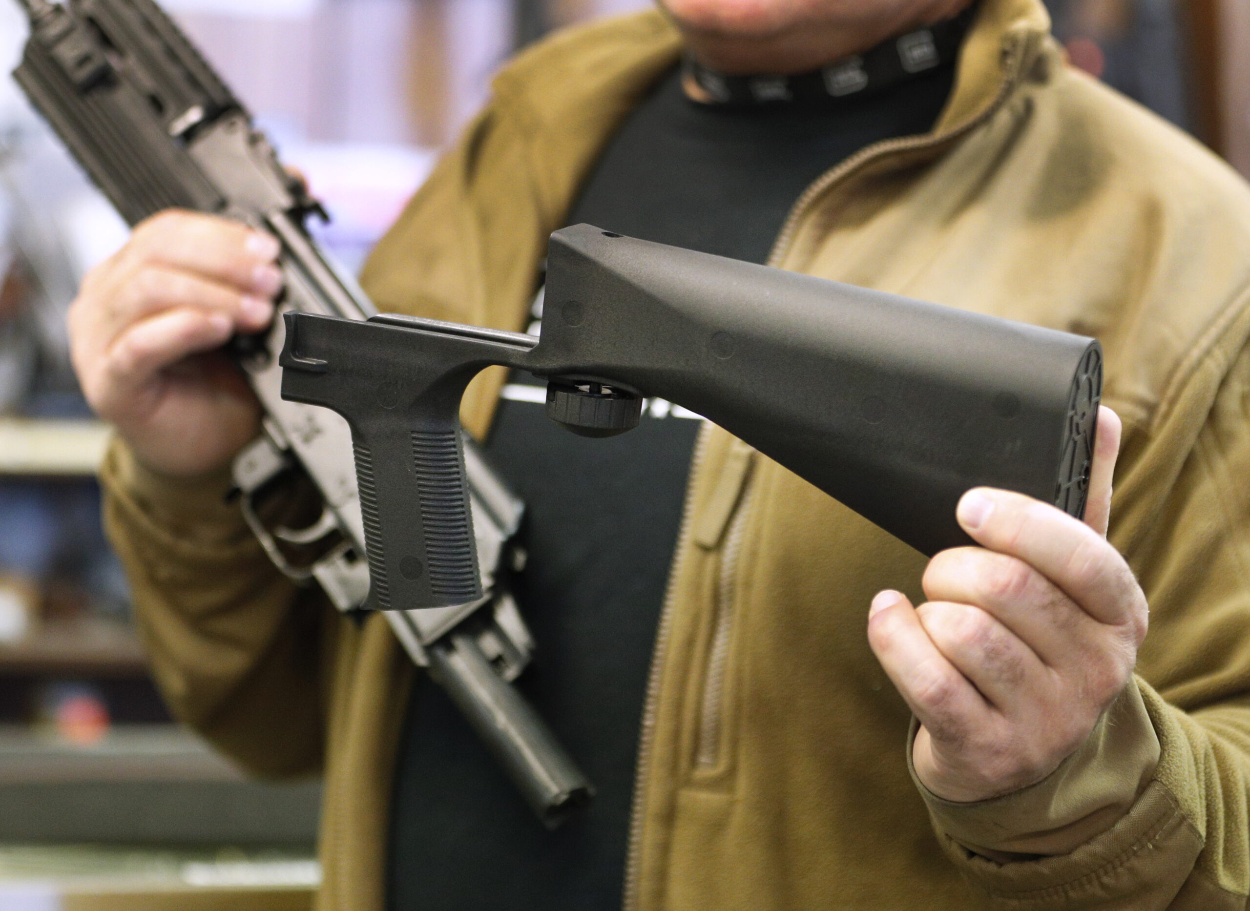 Suprema Corte dos EUA derruba veto de acessório que transforma arma em metralhadora