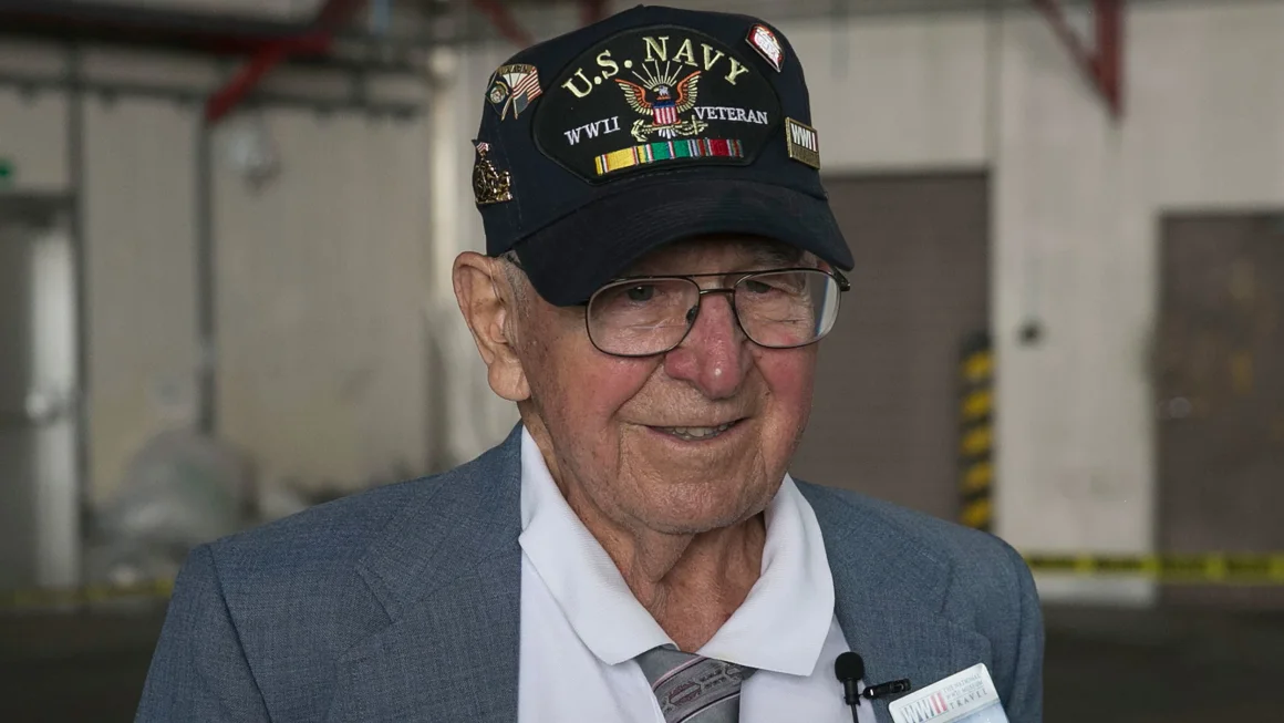 Veterano da 2ª Guerra Mundial morre aos 102 anos a caminho da homenagem do Dia D