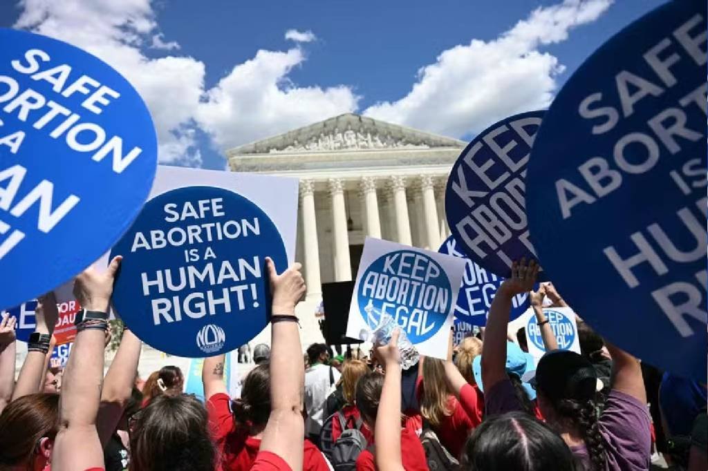 Suprema Corte dos EUA permite que mulheres com saúde em risco tenham acesso ao aborto em Idaho