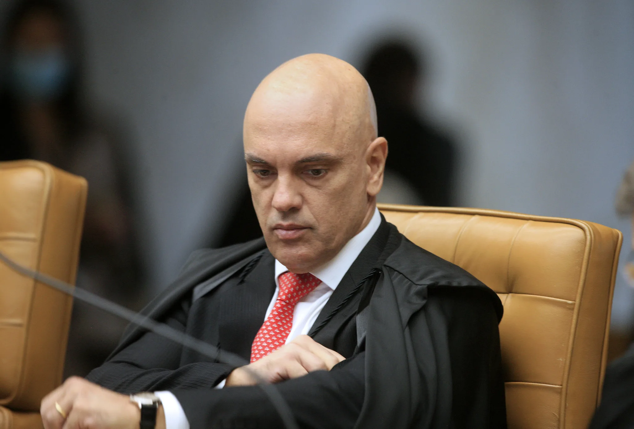 PF muda de ideia e indicia 3 por ofensas contra Alexandre de Moraes em aeroporto