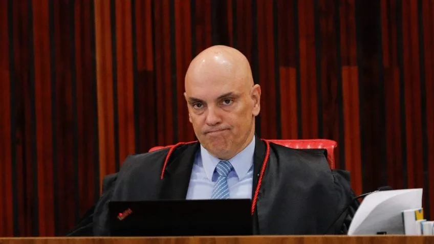 Moraes se declara impedido de julgar presos por ameaças à sua família