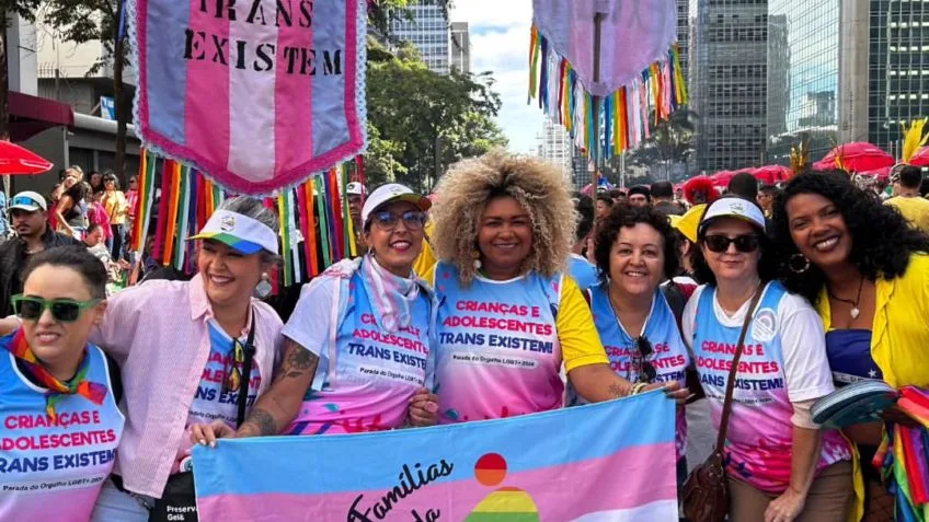 Deputados criticam bloco sobre “crianças trans” na Parada LGBT+