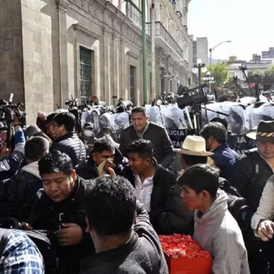 Presidente Arce pede aos bolivianos que se mobilizem contra 'golpe de Estado'