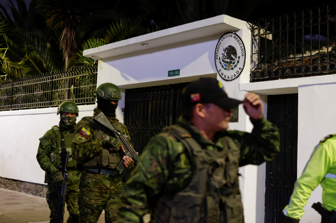 México convoca Suíça para trabalho diplomático no Equador após corte de relações