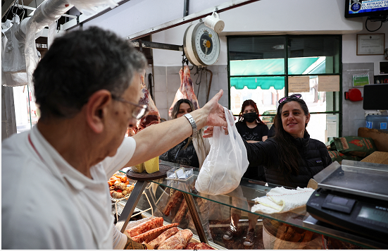 Argentinos consomem menos carne à medida que inflação abocanha poder de compra