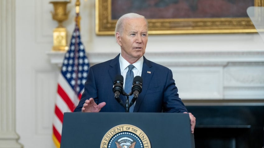 Biden anuncia medidas para legalizar meio milhão de imigrantes