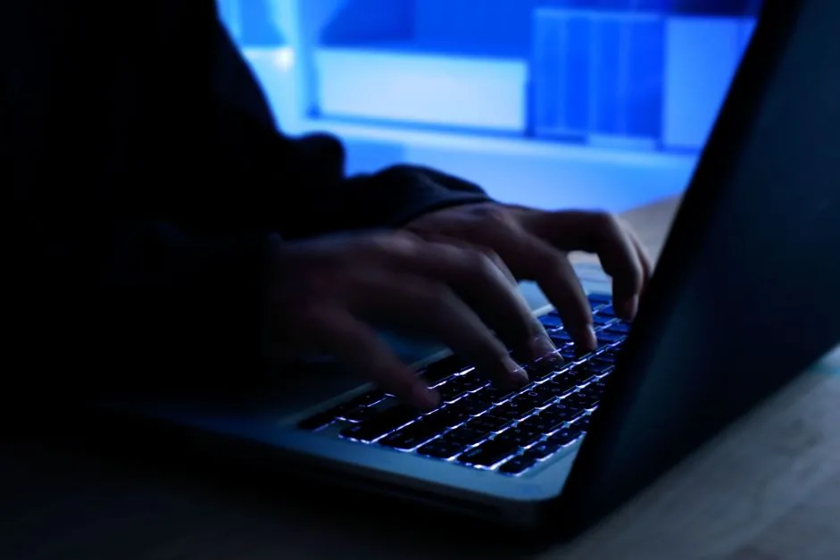 Hackers da Rússia reivindicam ataque cibernético a empresa de defesa da Espanha