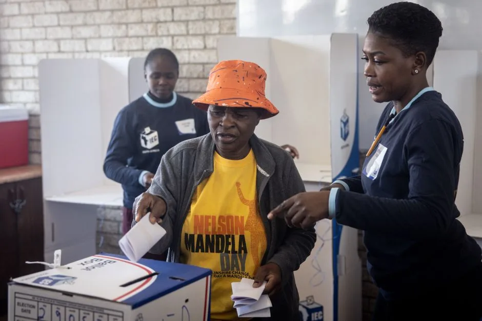Eleições na África do Sul: resultado oficial confirma fim da maioria de partido de Mandela