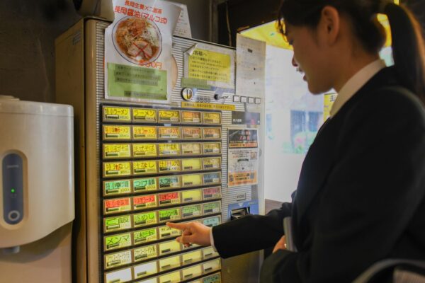 Por que o Japão está prestes a destruir milhões de “vending machines”?