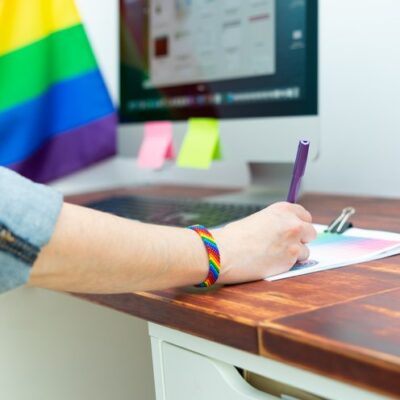 Além do Mês do Orgulho: como promover a verdadeira inclusão LGBTQIAPN+ no mercado de trabalho