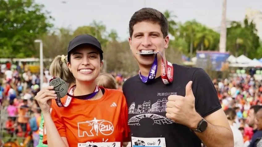 Casal Tabata e João Campos participam de Meia Maratona do Rio