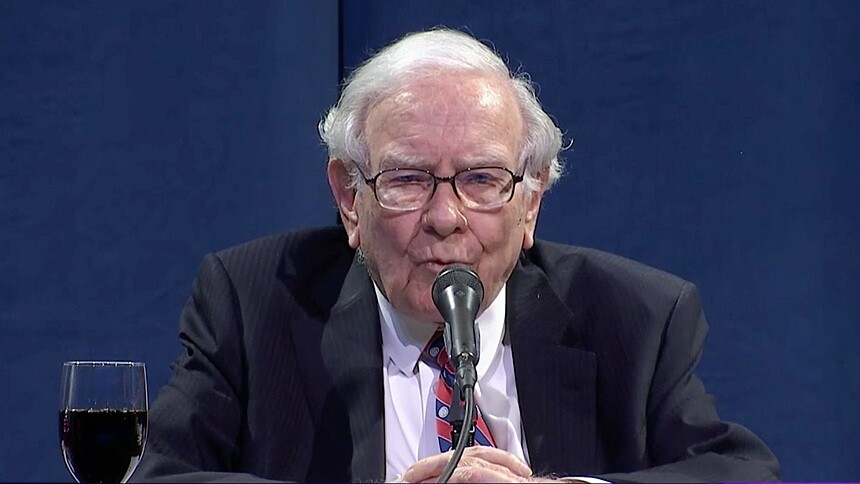 Warren Buffett “tira” Bill Gates do testamento e fortuna de US$ 130 bilhões tem destino selado
