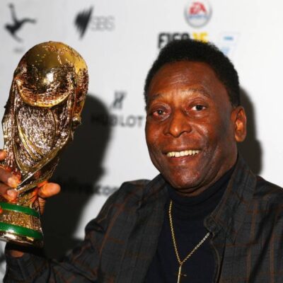 Medalha ganha por Pelé na Copa do Mundo de 1962 vai a leilão e pode ser vendida por R$ 2 milhões