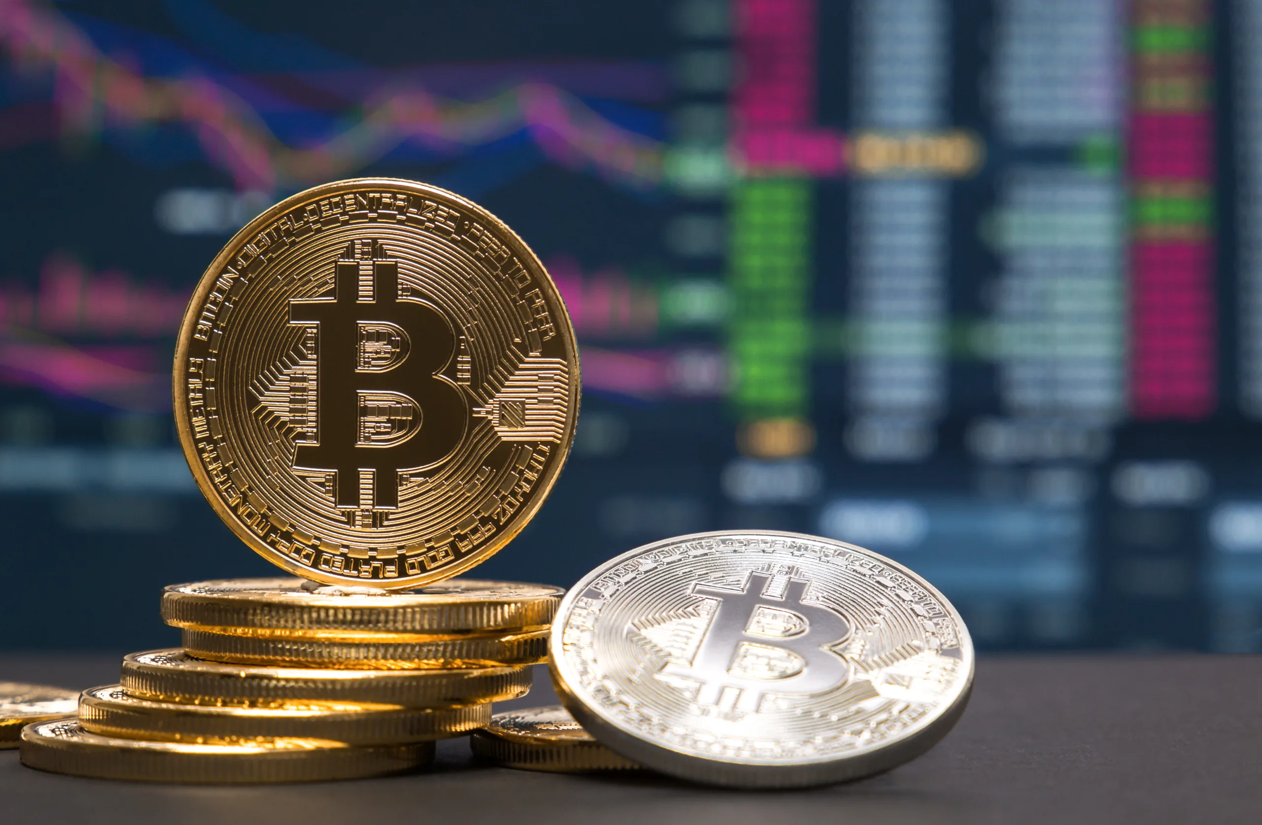 Criptomoedas aceleram recuperação e bitcoin se aproxima dos US$ 70 mil
