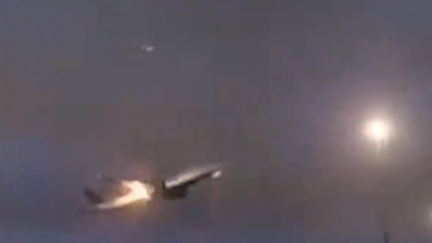 Avião da Air Canada volta ao aeroporto após explosão no motor