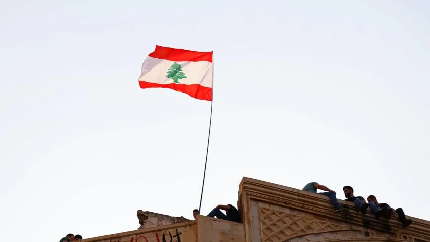 Embaixada dos EUA no Líbano é alvo de ataque a tiros