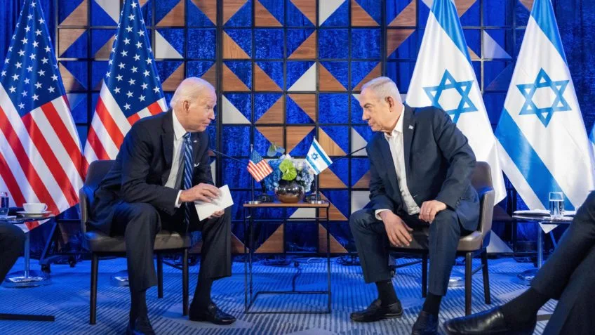 Biden sugere que Netanyahu busca “autopreservação” com guerra