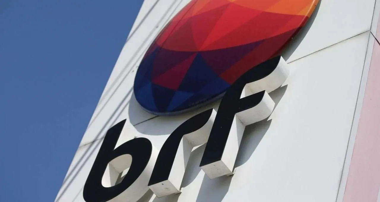 BRF (BRFS3): Santander eleva preço-alvo em 31%, mas vê riscos à frente; é hora de comprar?