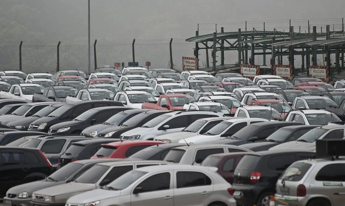 Licenciamento de veículos importados deve ter forte alta em junho, prevê Anfavea