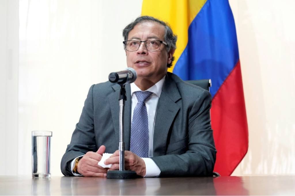 Petro nega espionagem ilegal após denúncia de magistrados na Colômbia