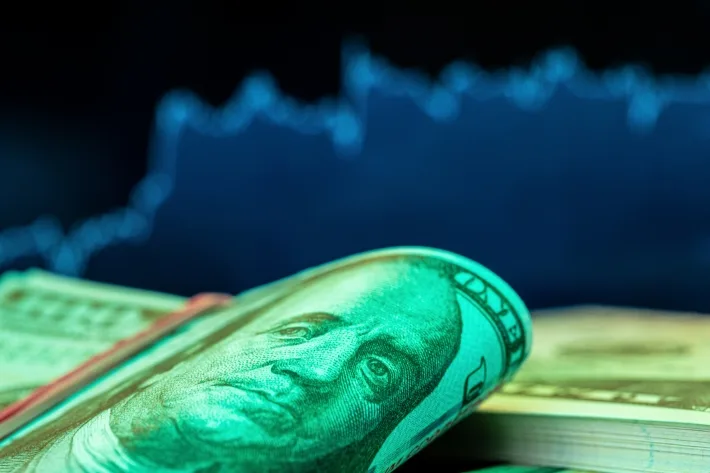 Moedas globais: dólar avança diante da divulgação de dado dos EUA