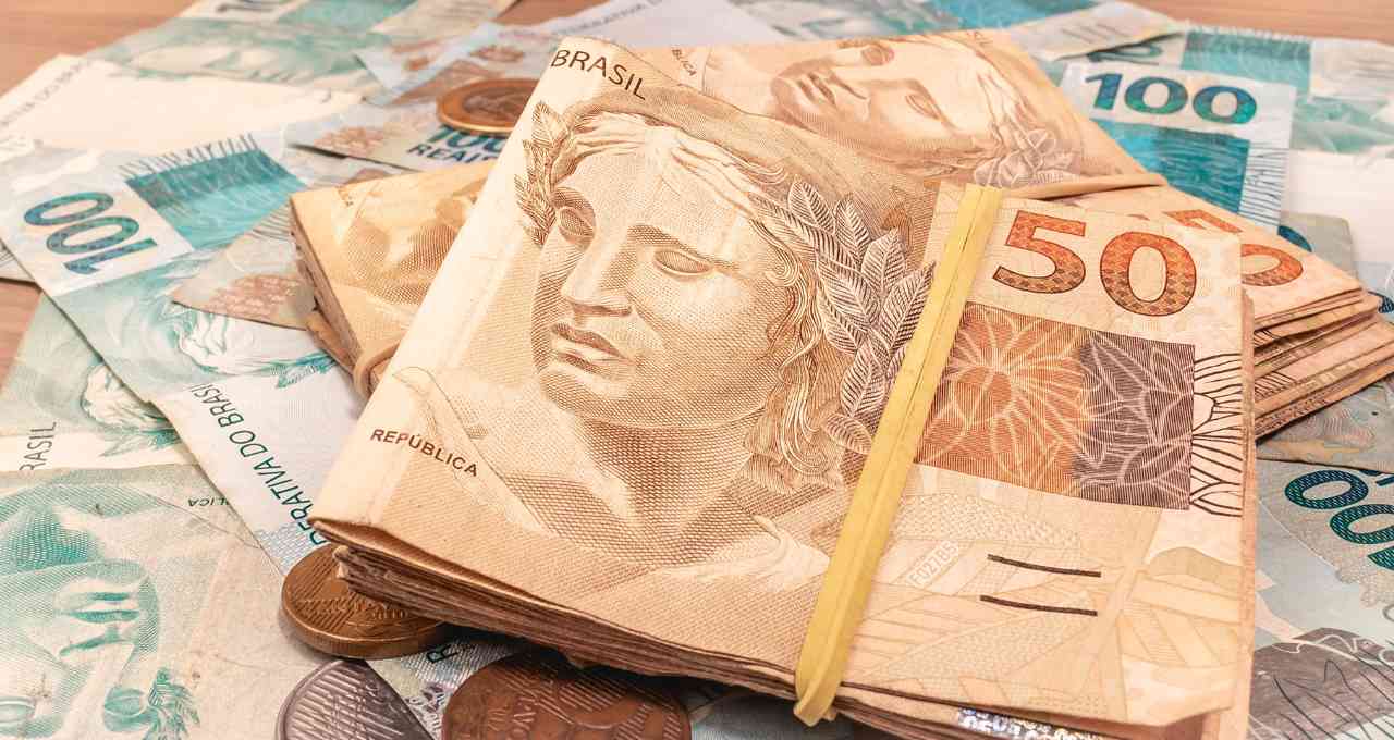 Salário Mínimo: Correções e benefícios previdenciários impactam contas de 2025 em R$ 51 bi; entenda