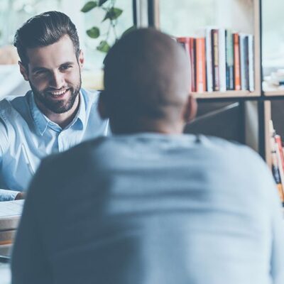 5 perguntas que você deveria fazer ao entrevistador na entrevista de emprego