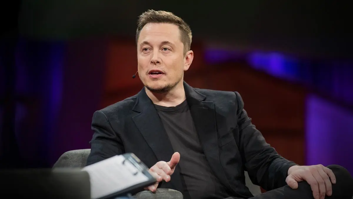 Perdendo anunciantes no X, Elon Musk defende uso da IA e publicidade sem censura