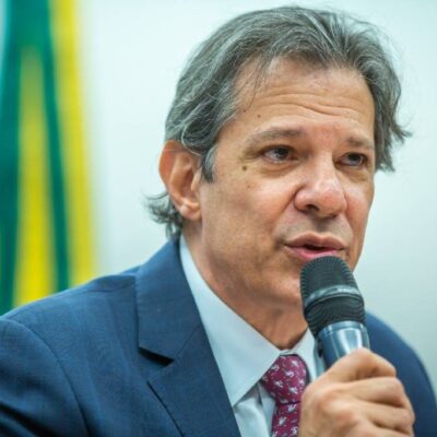 Brasil cresce, tem inflação em queda e gera empregos, diz Haddad