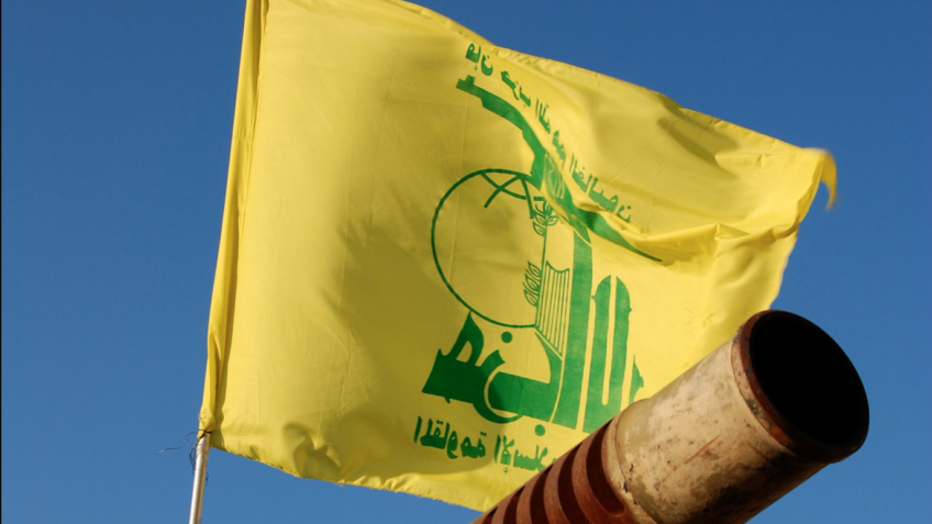 Hezbollah ataca Israel em retaliação à morte de comandante