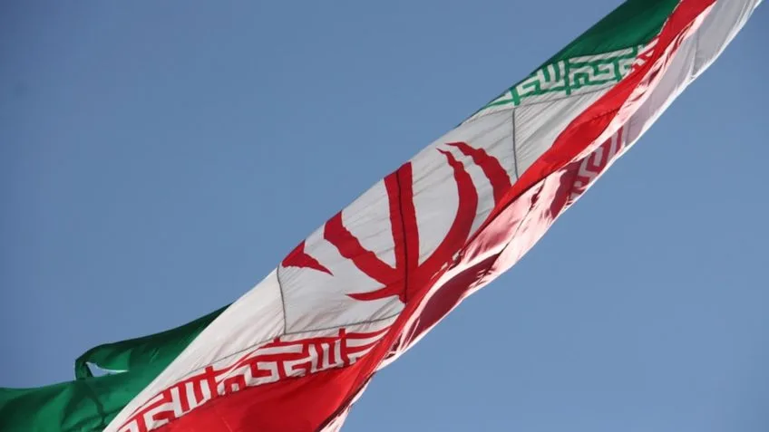 Polícia iraniana prende 35 pessoas por “reunião satanista”