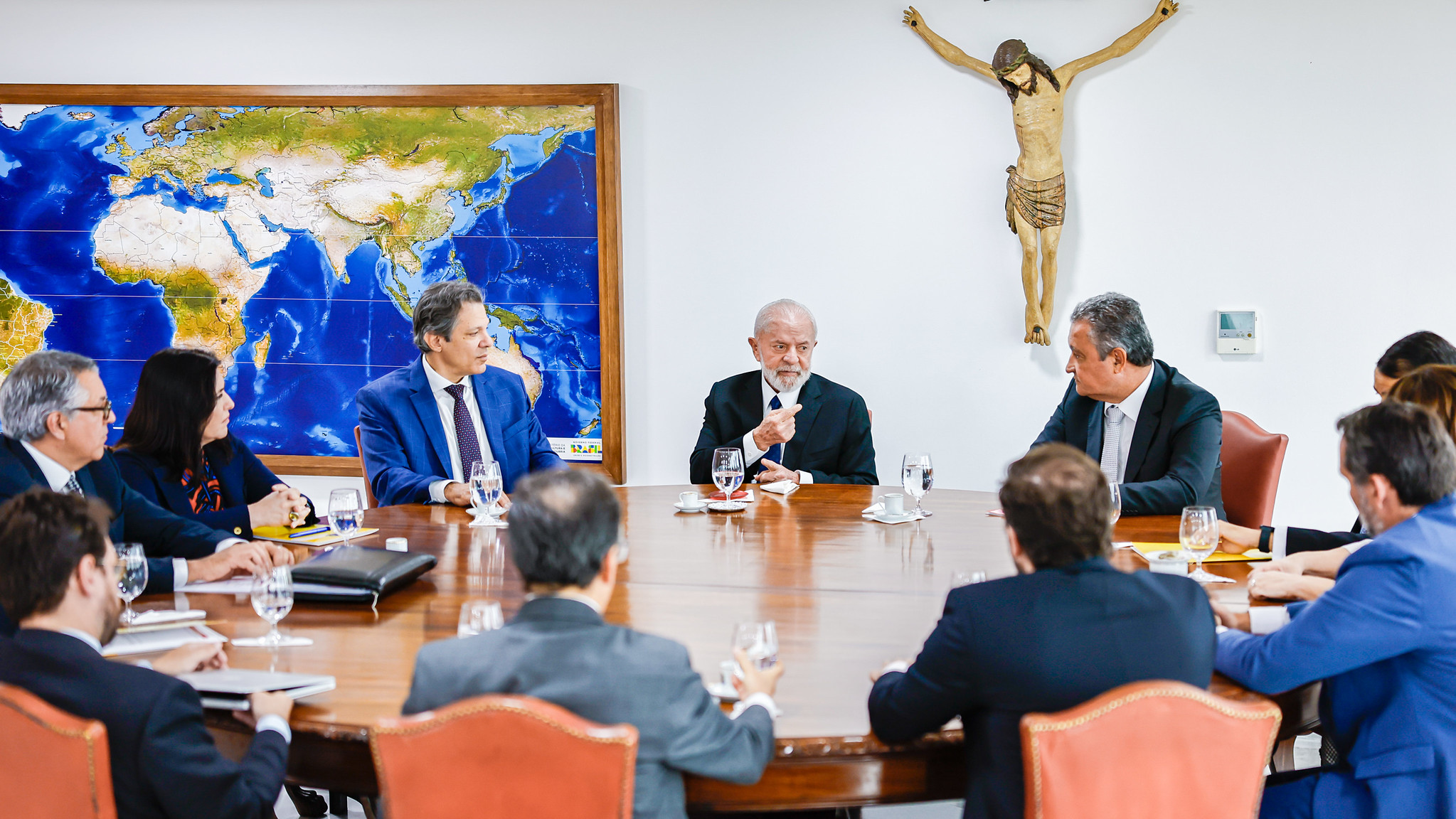Revisão de gastos entra na pauta de reunião de Lula com ministros nesta segunda-feira