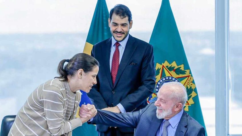 Raquel Lyra e Lula assinam solução para prédios-caixão de PE